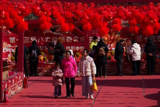 Kinh tế ảm đạm nhưng giới trẻ Trung Quốc mạnh tay chi hàng chục triệu đồng để mua một dịch vụ: “Tôi sẵn sàng làm bất cứ điều gì để không phải trốn trong nhà vệ sinh và khóc giữa bữa tối giao thừa”