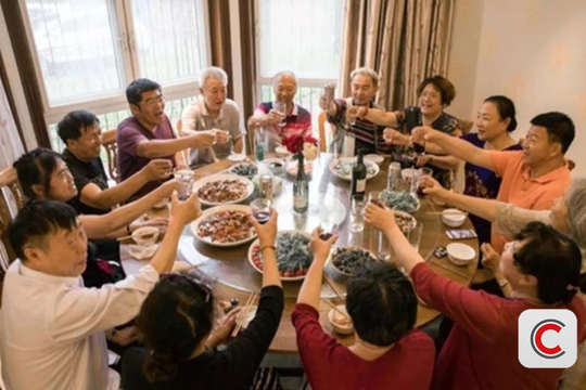 7 cặp vợ chồng góp 10 triệu đồng/tháng thuê biệt thự cùng dưỡng già, thoải mái sống chung nhờ thống nhất 1 quy tắc!