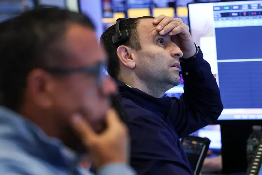 Citigroup cảnh báo giảm phát kinh tế nếu AI khiến sa thải lao động quá nhiều