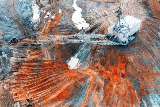 Khoan hơn 6.000m xuống đáy biển, một quốc gia châu Á vừa phát hiện mỏ đất hiếm khổng lồ, trữ lượng đủ cả thế giới dùng trong hơn 700 năm
