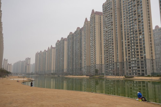 Chuyện lạ ở nền kinh tế số 2 thế giới: Gần 2 triệu người trẻ ‘biến mất’ khỏi thủ đô, đổ xô tìm nơi giá nhà rẻ hơn ô tô để ‘nghỉ hưu non’