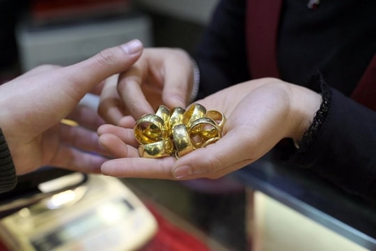 Giá vàng sáng 2/3 tăng mạnh, phá mốc kỷ lục mới