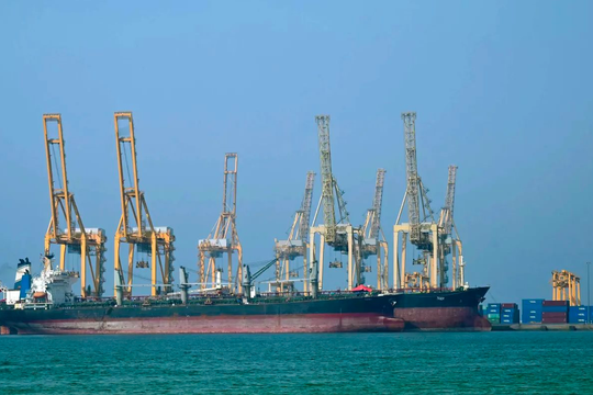 Giá dầu tăng vọt lên đỉnh 4 năm, giới chuyên gia cảnh báo mức 100 USD/thùng là hoàn toàn có thể, nguồn cung từ 3,3 triệu thùng sẽ đứt gãy