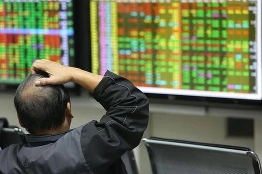 Chứng khoán Việt Nam giảm mạnh nhất từ đầu năm, tiền vào HoSE lên cao nhất 4 tháng 