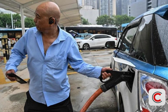 Khủng hoảng sinh kế 7,5 triệu tài xế công nghệ tại một quốc gia châu Á: Làm 14 tiếng/ngày chỉ để kiếm 10 triệu đồng/tháng, ế khách phải đánh bài giết thời gian