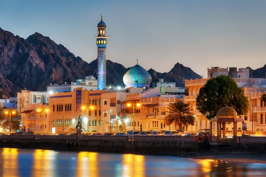 Bí ẩn nền kinh tế được mệnh danh "Thụy Sĩ của Trung Đông": Đến tên lửa của Iran cũng phải tránh