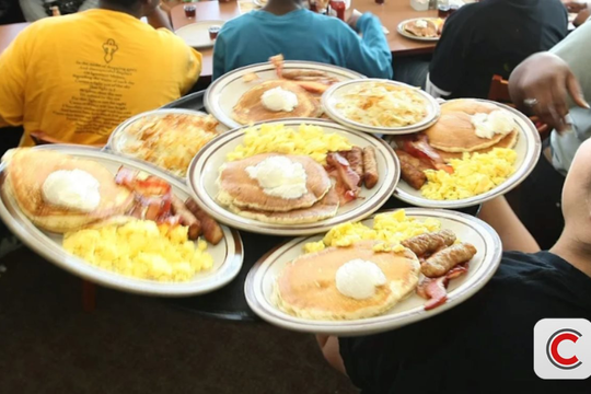 Chuỗi nhà hàng ăn sáng nổi tiếng đóng 150 cơ sở, bán mình với giá 620 triệu USD vì quá khó khăn 