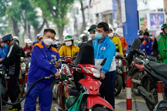 Giá xăng dầu toàn cầu tăng 3%, lợi nhuận lọc dầu tại một nước Đông Nam Á chạm đỉnh - là quốc gia xuất khẩu 2,3 tỷ USD xăng dầu sang Việt Nam 