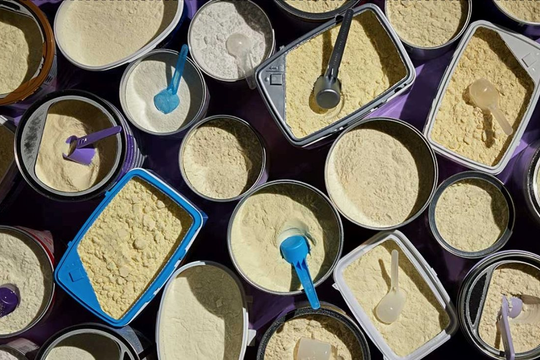 Sốc: Phát hiện thạch tín, chì, hoá chất vĩnh cửu trong nhiều loại sữa công thức tại Mỹ