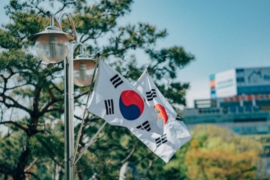 Chứng khoán Hàn Quốc bật tăng 12% ngay đầu phiên sau cú rơi lịch sử