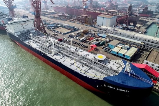 Giữa ‘mưa bom bão đạn’, cụ ông U80 liều lĩnh đưa tàu chở dầu vượt eo biển Hormuz bất chấp đe dọa của Iran: Phần thưởng khủng dành cho người sẵn sàng mạo hiểm 