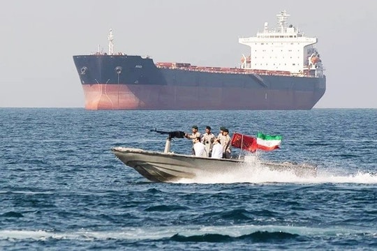 Iran “hoan nghênh” Mỹ hộ tống tàu chở dầu qua eo biển Hormuz, vì sao nhắc 1 vụ hỏa hoạn gần 40 năm trước?