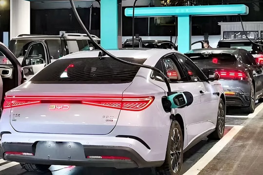 Phát minh của Trung Quốc làm rung chuyển ngành xe điện: sạc nhanh như đổ xăng, sắp có mặt tại Việt Nam?