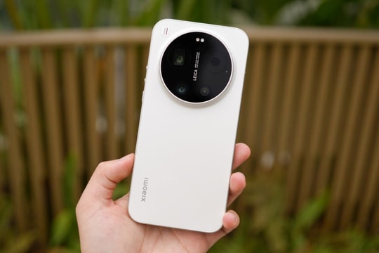 Mẫu điện thoại Xiaomi được ví như “viên ngọc quý” bị S26 Ultra che lấp: Pin 6.800mAh, camera tele 200MP