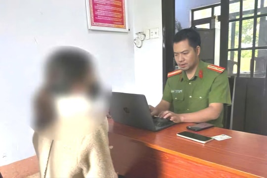 Giao dịch để nhận món hàng chứa 50.000 USD toàn tiền mặt, người phụ nữ Lâm Đồng bị công an điều tra 