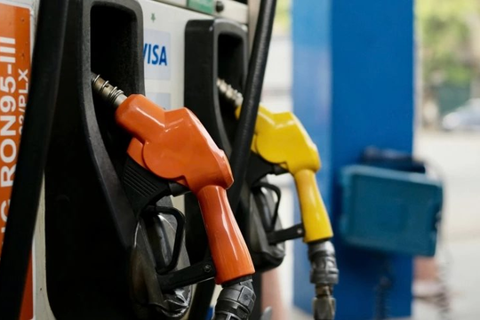 Giá xăng tăng, xe điện có phải là giải pháp?