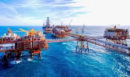 Thủ tướng lập tức điện đàm với nhà cung cấp dầu thô lớn nhất cho Việt Nam