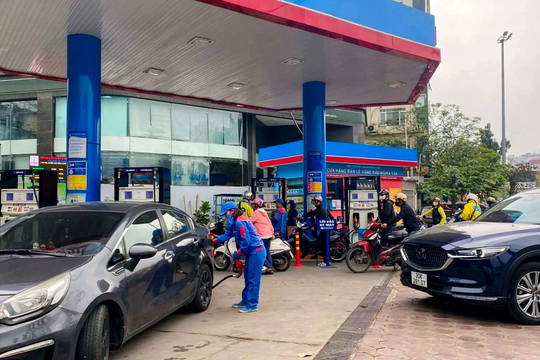 Đề xuất kích hoạt bình ổn khi giá xăng dầu tăng 20% trong một tháng