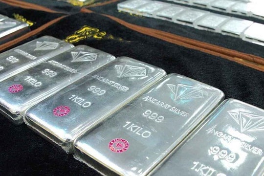 Giá bạc sáng nay bật tăng mạnh, lấy lại mốc 90 triệu đồng/kg