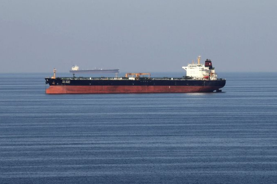 Phát hiện tàu chở 1 triệu thùng dầu âm thầm rời eo biển Hormuz trong im lặng, tắt tín hiệu định vị hướng thẳng đến một quốc gia châu Á
