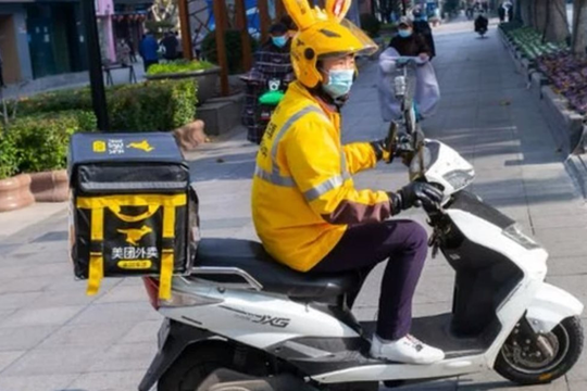 Cám cảnh nghề shipper: Làm việc 17 tiếng/ngày, chỉ kịp ăn 1 bữa, mỗi đơn được 12 nghìn đồng