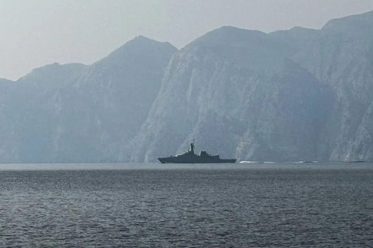 Một tàu chở dầu đột ngột dừng gần vùng biển Iran, tắt tín hiệu nhận dạng, ‘sang tay’ 325.000 thùng dầu Nga: Moscow thành công thu về gần 30 triệu USD