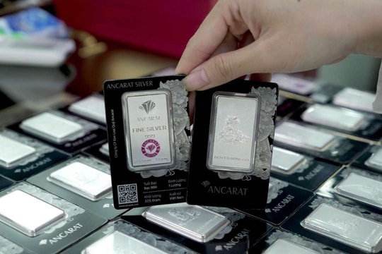 Giá bạc sáng nay tiếp đà giảm