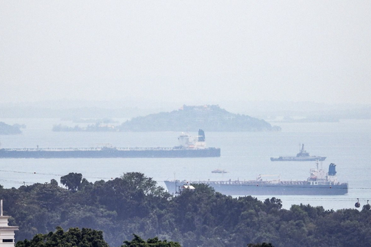 Phát hiện đội tàu chở dầu Iran âm thầm mang 1 triệu thùng dầu/ngày đến một nước Đông Nam Á