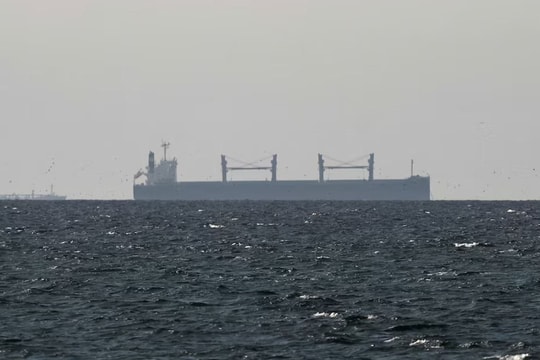 Tàu dầu liều mạng vượt “tử địa” Hormuz giữa thủy lôi và tên lửa để kiếm triệu USD