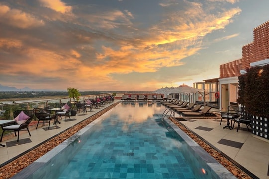 Resort được ví như 'viên ngọc quý': Nằm ngay bên sông Thu Bồn, sở hữu cả hồ bơi vô cực, ngắm trọn phố cổ Hội An từ trên cao
