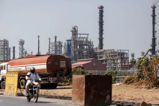 Nga đón tin không thể vui hơn: Dầu thô chiết khấu 'mỏng như giấy' vẫn cháy hàng, một quốc gia mua ngay 30 triệu thùng không cần hỏi giá 