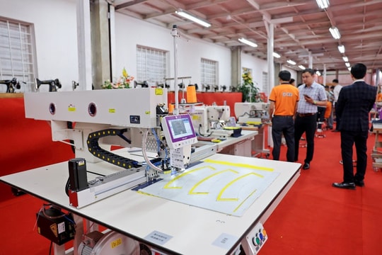 Ngành dệt may bước vào kỷ nguyên AI và IoT