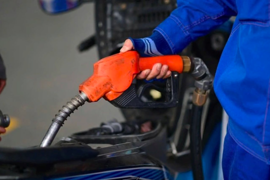 Phạt cây xăng do tự ý ngừng bán hàng