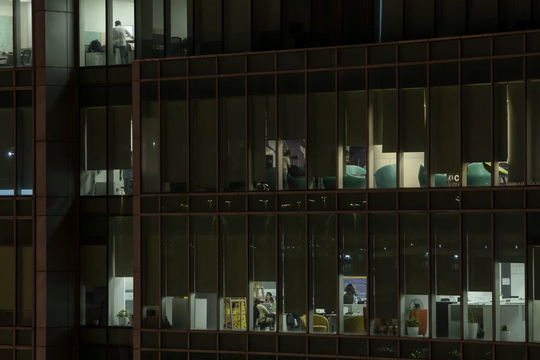 Bi kịch 'gặm nhấm' ngành công nghệ tỷ USD: AI khiến loạt kỹ sư trầm cảm, tự tử vì làm 90 giờ/tuần, chỉ 10% sinh viên tốt nghiệp tìm được việc 