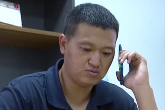 Sau khi chuyển khoản thành công 755 triệu đồng giúp lãnh đạo, người đàn ông kiểm tra tài khoản rồi vội báo công an