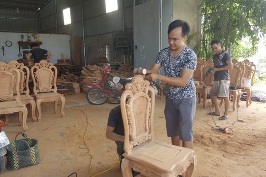 Từ 20 triệu đồng, anh thợ SN1990 thu 20 tỷ/năm nhờ chiếc máy đục CNC 'vực dậy' cả một nghề truyền thống 