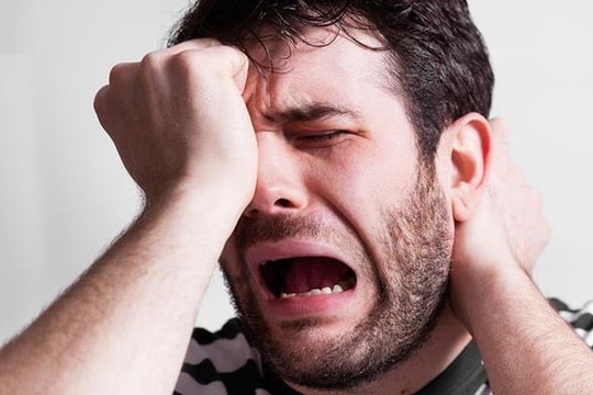 Nhà đầu tư bị "kẹp hàng" cổ phiếu giảm sàn liên tục nên làm gì?