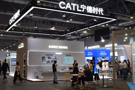 Người Hàn lại sắp 'thua trắng' ở một lĩnh vực quan trọng, Trung Quốc vươn lên kiểm soát 70% thị phần toàn cầu