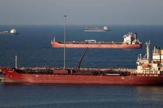 Iran bất ngờ cho phép tàu chở dầu một quốc gia châu Á đi qua eo biển Hormuz, hơn 100.000 thùng dầu sẽ cập cảng trong ngày 19/3