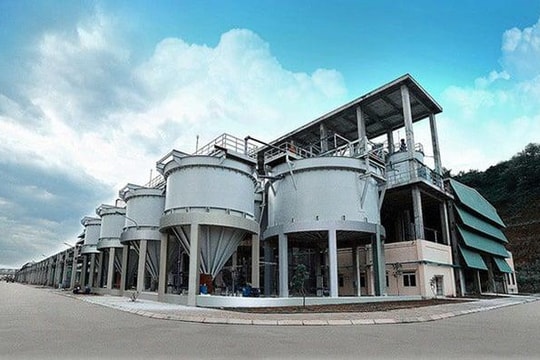 Chủ tịch bị khởi tố, công ty xuất khẩu phốt pho vàng lớn nhất Việt Nam đang nằm trong tay ai?