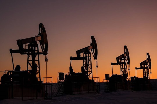 Giá dầu bật tăng mạnh