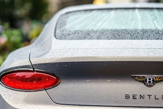 Lợi nhuận bốc hơi 42%, chỉ bán được hơn 10.000 xe, Bentley phải sa thải 6% lao động và tái cấu trúc lộ trình điện hóa