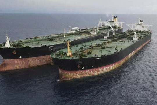 Phát hiện cả chục tàu chở gần 1 triệu tấn dầu Nga đang đến Trung Quốc thì quay đầu, đi thẳng đến Ấn Độ