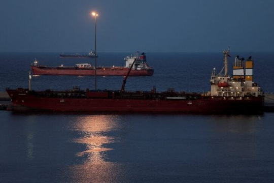 Phát hiện một loạt tàu sử dụng tín hiệu nhận dạng giả, âm thầm đi qua qua eo biển Hormuz: Hơn 12 triệu thùng dầu di chuyển thành công