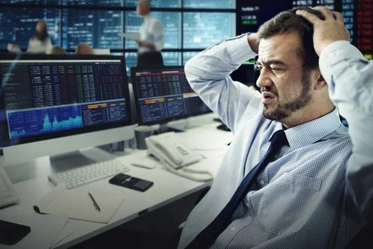 Khối ngoại thẳng tay bán ròng hơn 1.000 tỷ trong ngày VN-Index mất mốc 1.700 điểm, cổ phiếu nào bị "xả" mạnh nhất?