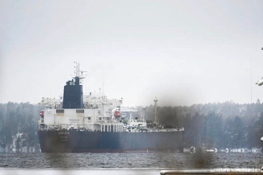 Nga 'chơi lớn': Tuyên bố sẽ điều tàu chiến hộ tống đội tàu 'bóng tối', có thể trang bị cả vũ khí cho tàu chở dầu