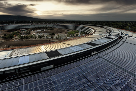 Apple kiếm tỷ USD từ AI dù chưa có chiến lược rõ ràng, từ OpenAI đến Elon Musk đều phải lệ thuộc