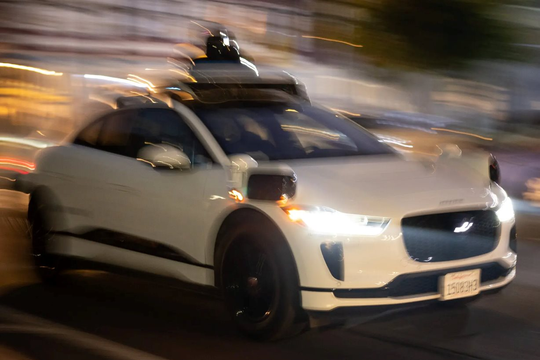 Mắc kẹt trong xe không người lái: Khi công nghệ trở thành 'cạm bẫy', robottaxi có thực sự an toàn? 