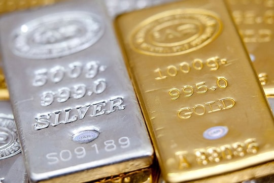 Vàng, bạc bị bán tháo, giá liên tục lao dốc 