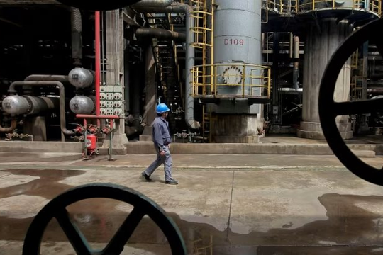 Lộ 'đại gia' đứng sau mua 90% dầu thô xuất khẩu của Iran, dùng đồng nội tệ giúp Tehran nhập nhiều loại hàng hóa dù bị trừng phạt